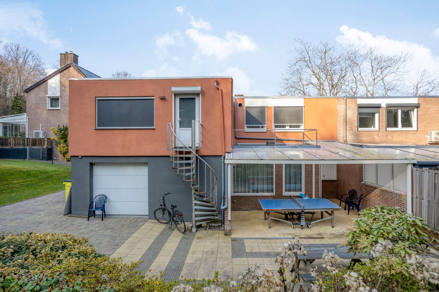 Spacious Residence with Double Garage and Basement — 40