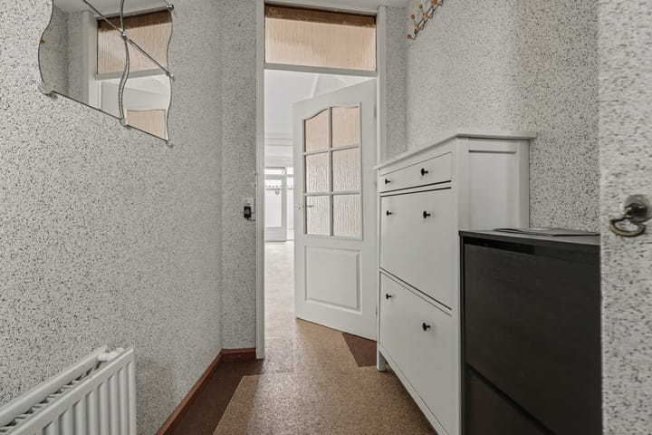 Photo 3 of Newtonplein 18