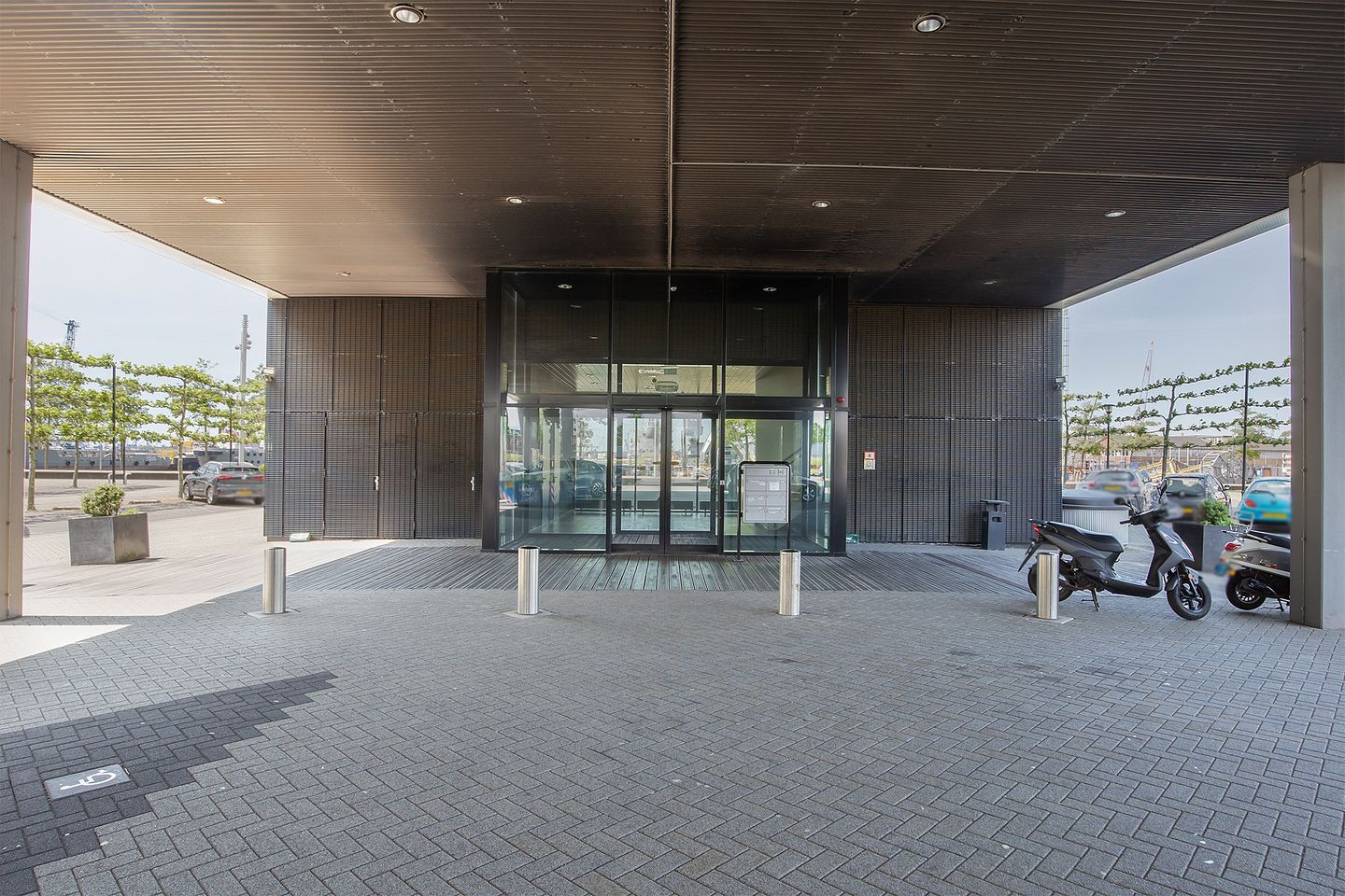 Bekijk foto 3 van Waalhaven O.z. 77