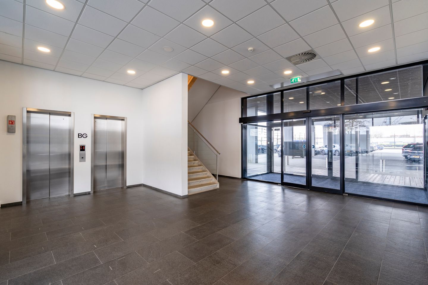 Bekijk foto 5 van Waalhaven O.z. 77