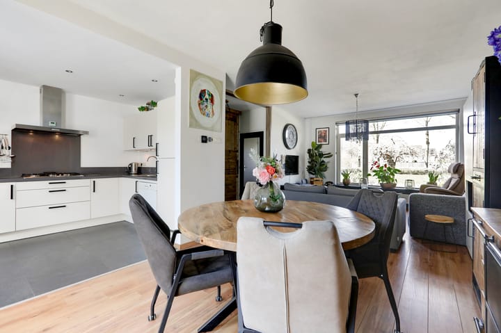 Photo 2 of Debussystraat 18