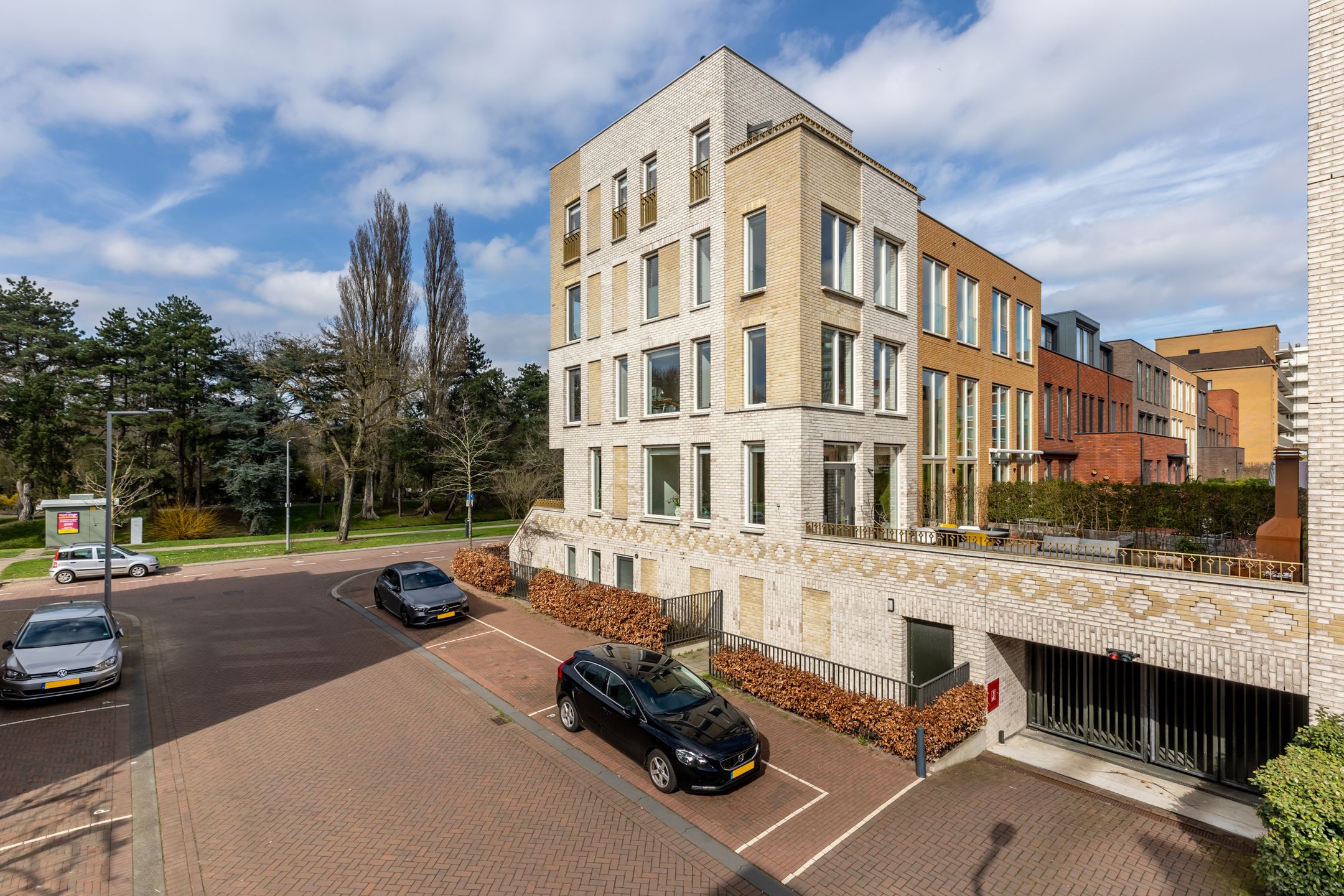 Luxe 6-kamer hoekwoning met 2 terrassen en 2 parkeerplaatsen — 38