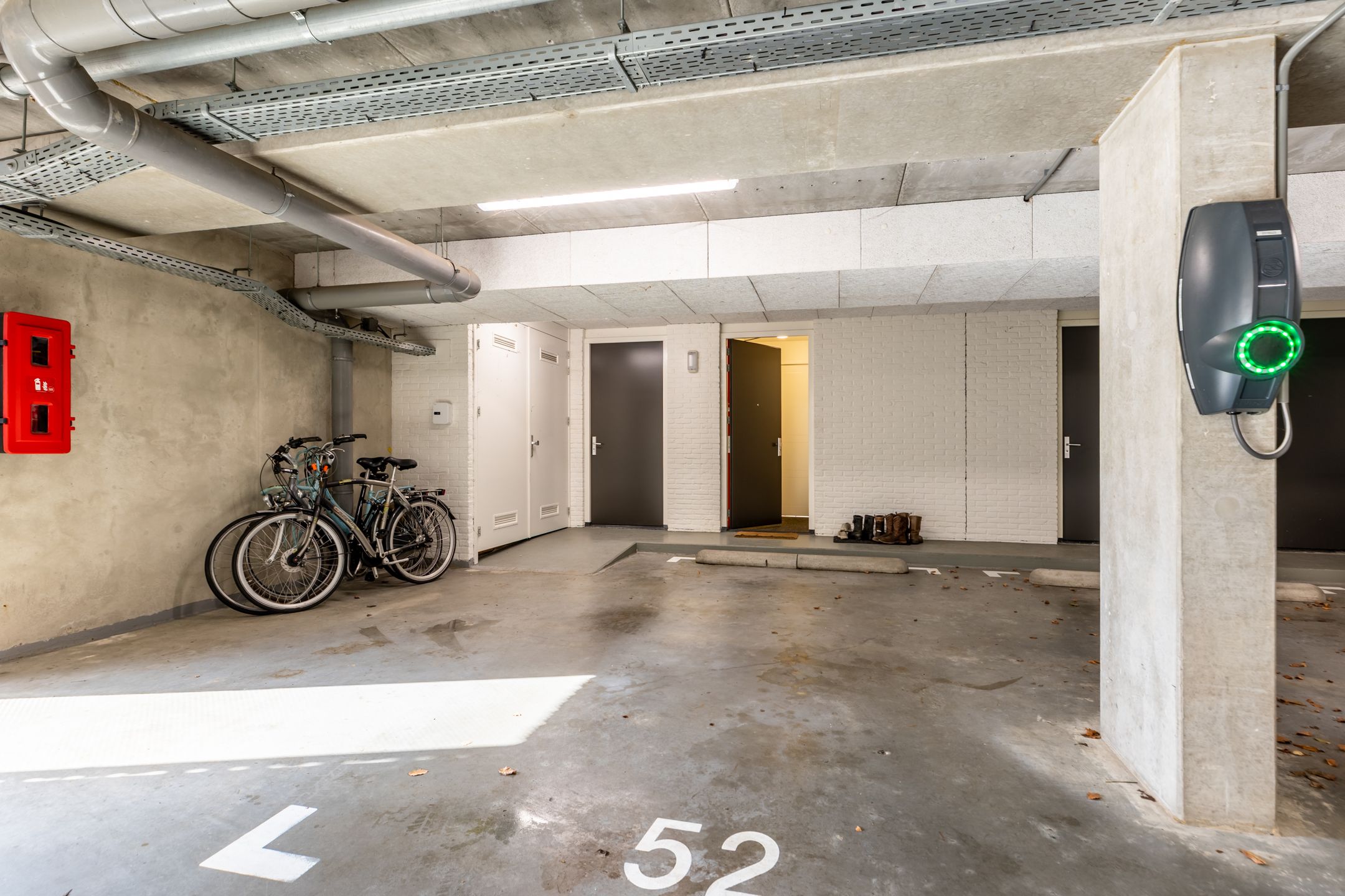 Luxe 6-kamer hoekwoning met 2 terrassen en 2 parkeerplaatsen — 41