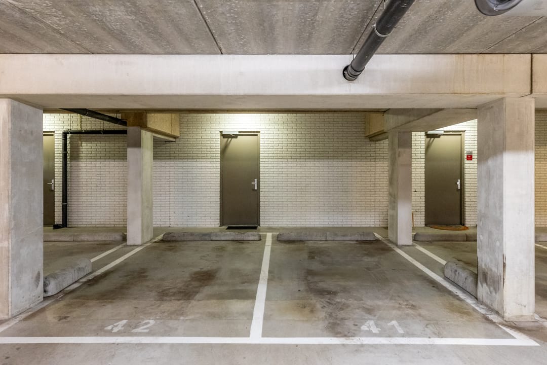 Luxe 6-kamer hoekwoning met 2 terrassen en 2 parkeerplaatsen — 42
