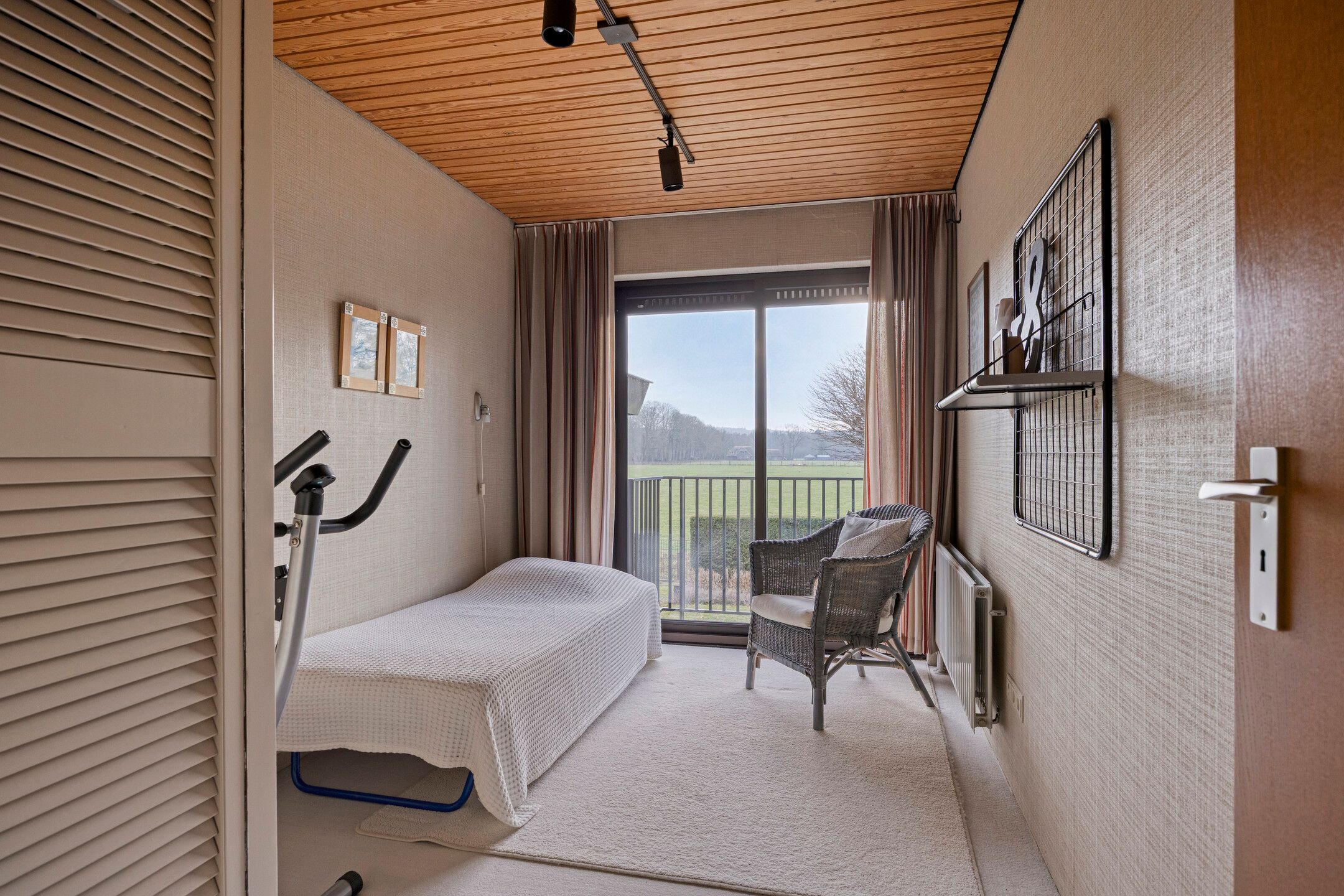 Photo 39 of Eekwal 8