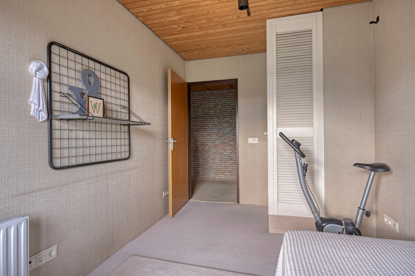 Photo 40 of Eekwal 8