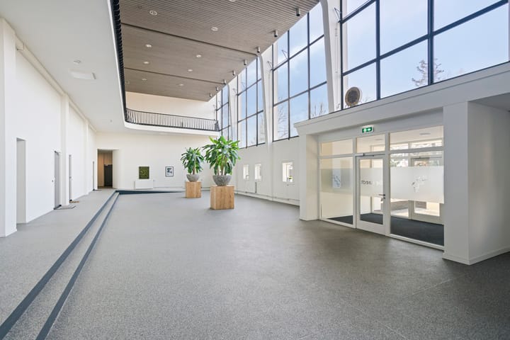 Photo 2 of Wolter ten Catestraat 57-J