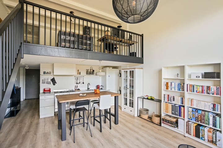 Photo 3 of Wolter ten Catestraat 57-J