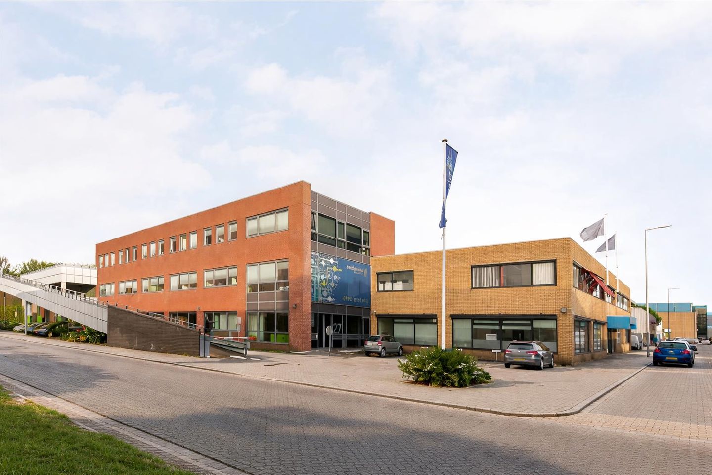 View photo 1 of Metaalhof 27