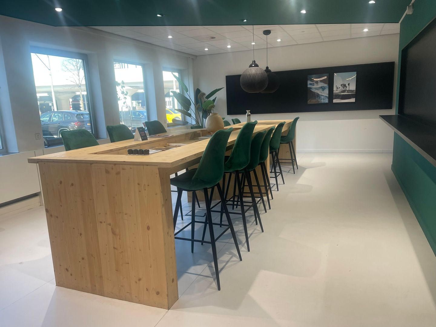 View photo 3 of Stationsplein 4