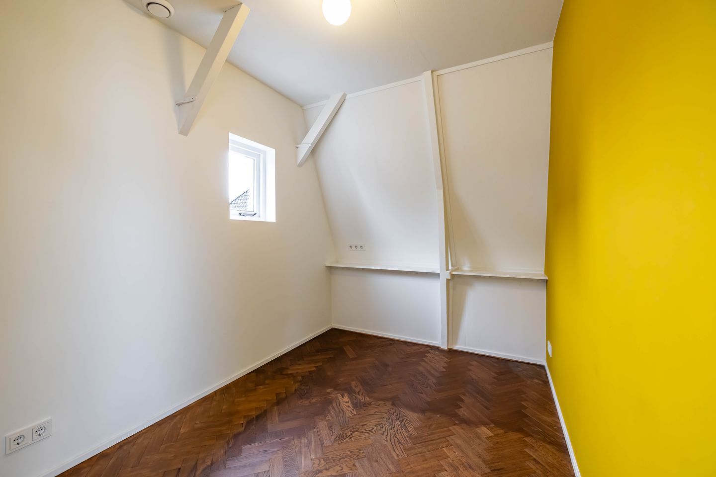 Photo 35 of Nieuwe Kerkhof 14-A