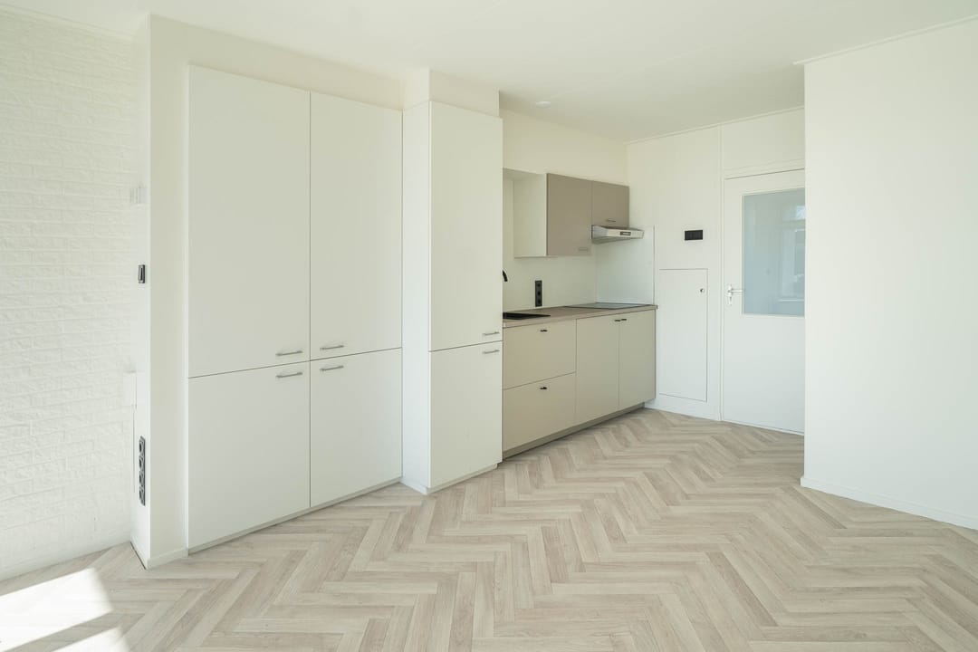 Photo 13 of de Casembrootstraat 7-E