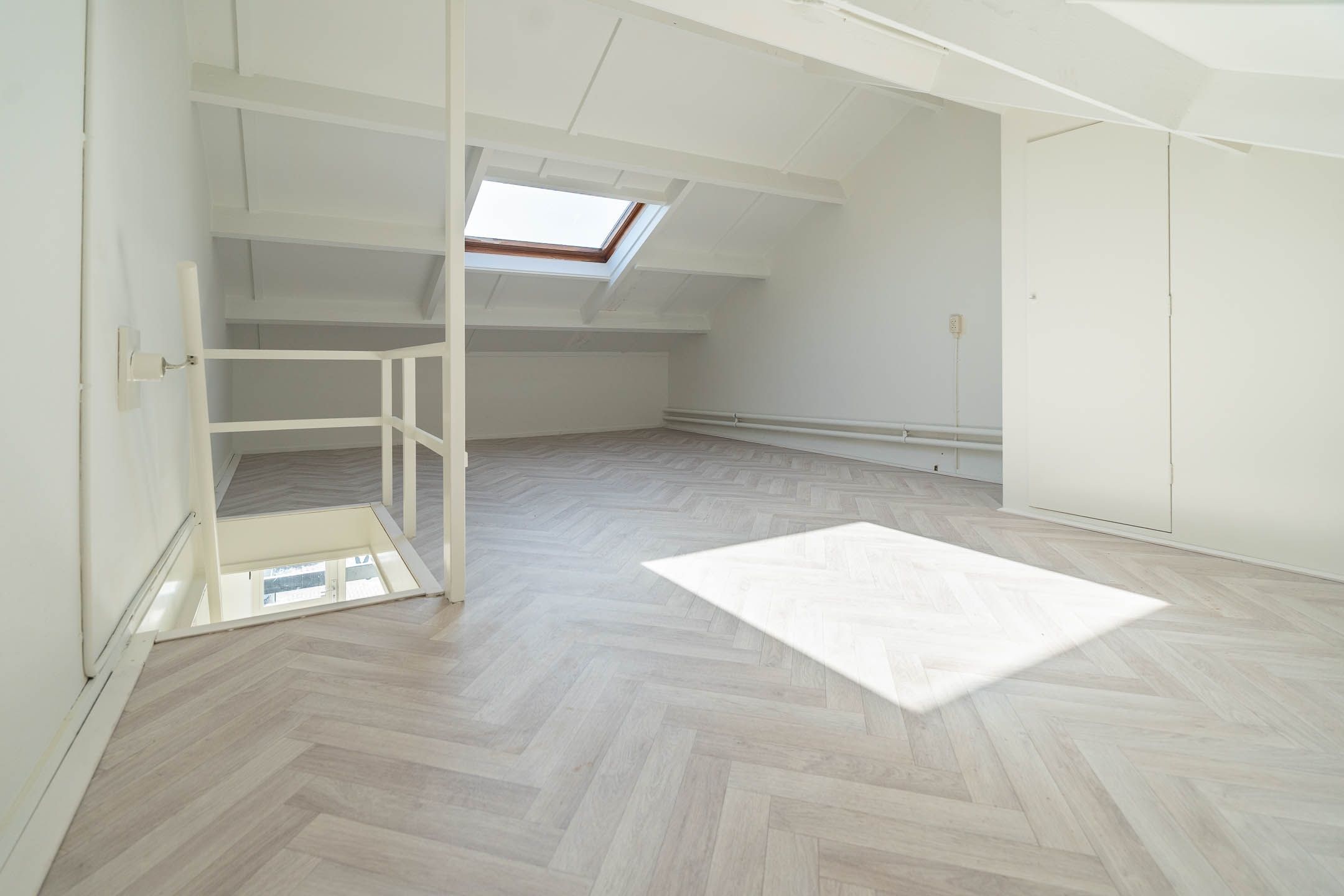 Photo 24 of de Casembrootstraat 7-E