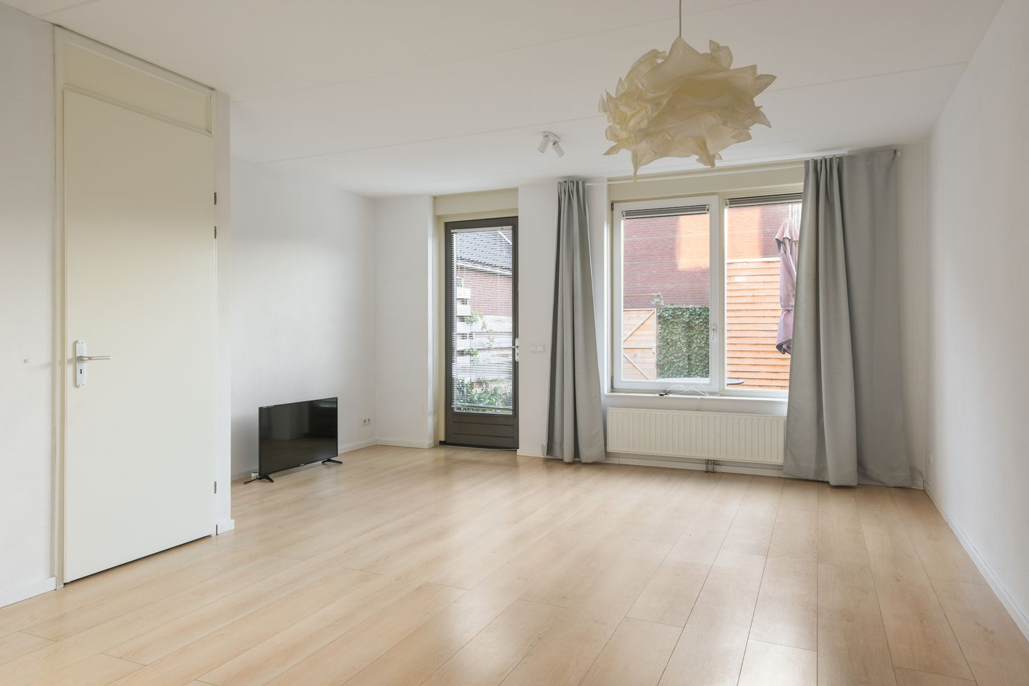 Photo 4 of Thoden van Velzenstraat 26