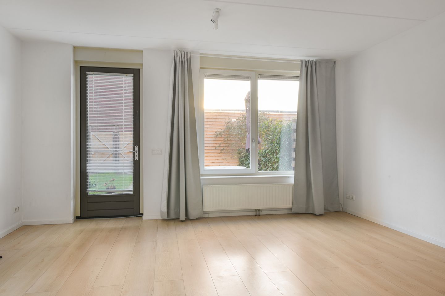 Photo 5 of Thoden van Velzenstraat 26