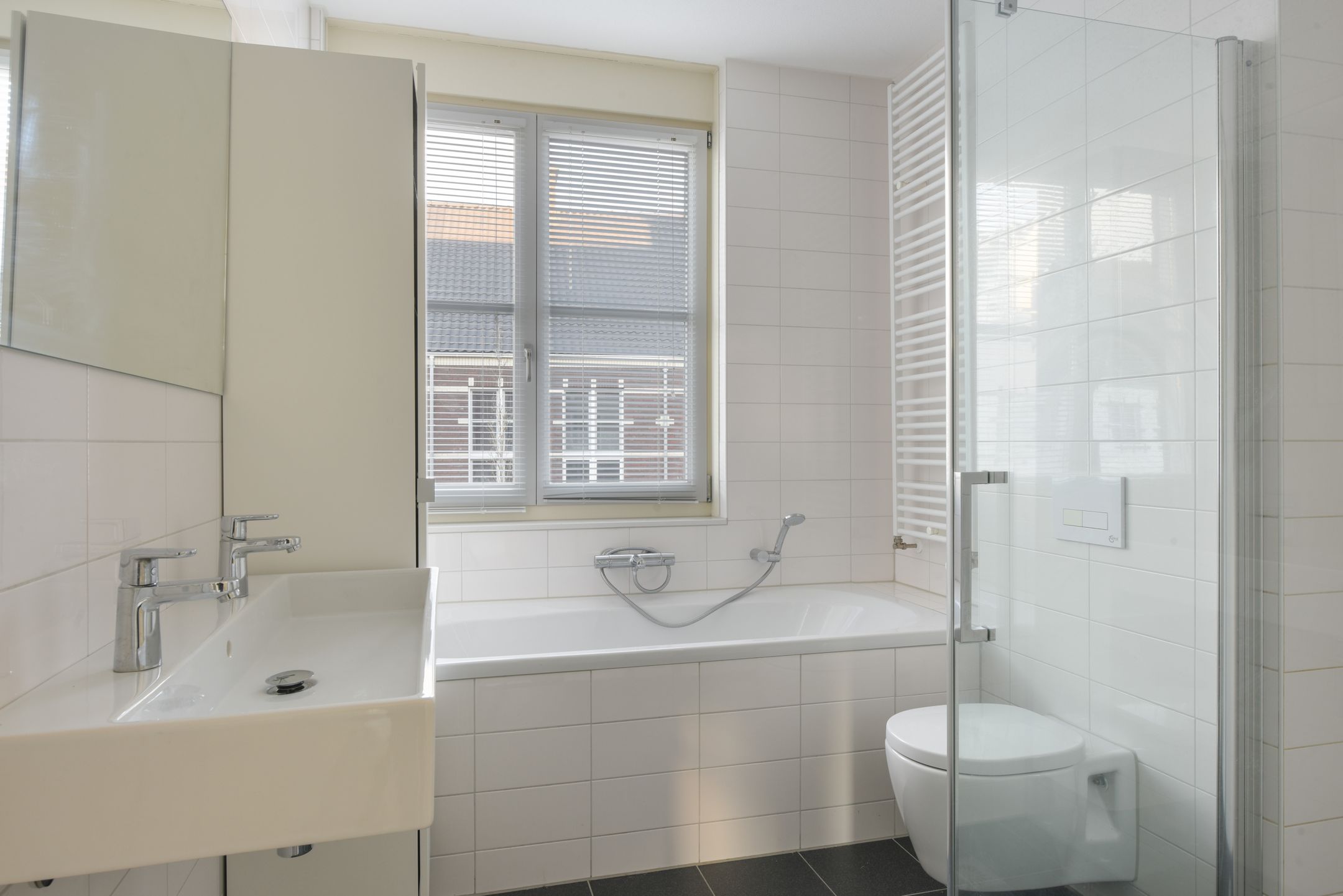 Photo 12 of Thoden van Velzenstraat 26