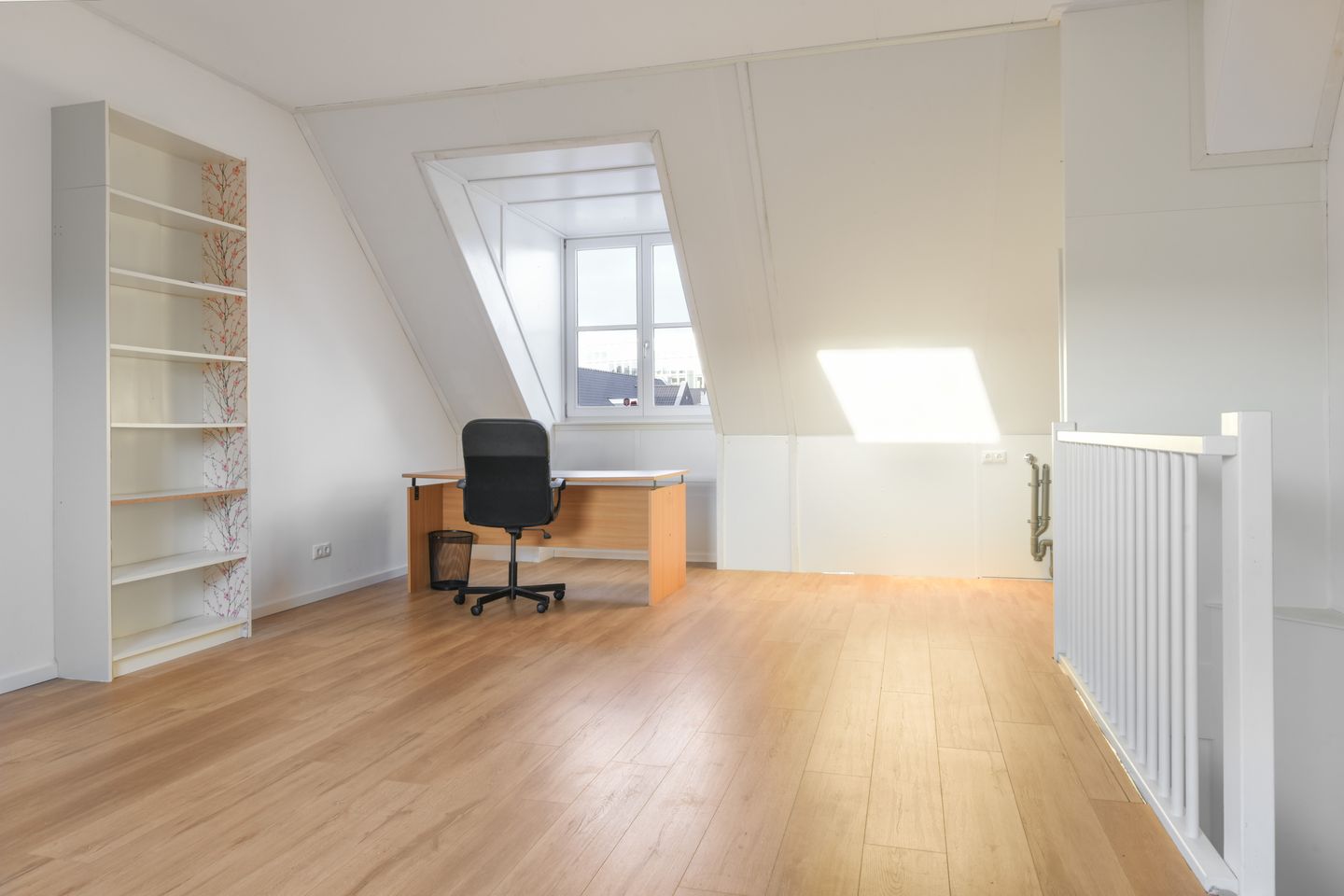 Photo 14 of Thoden van Velzenstraat 26