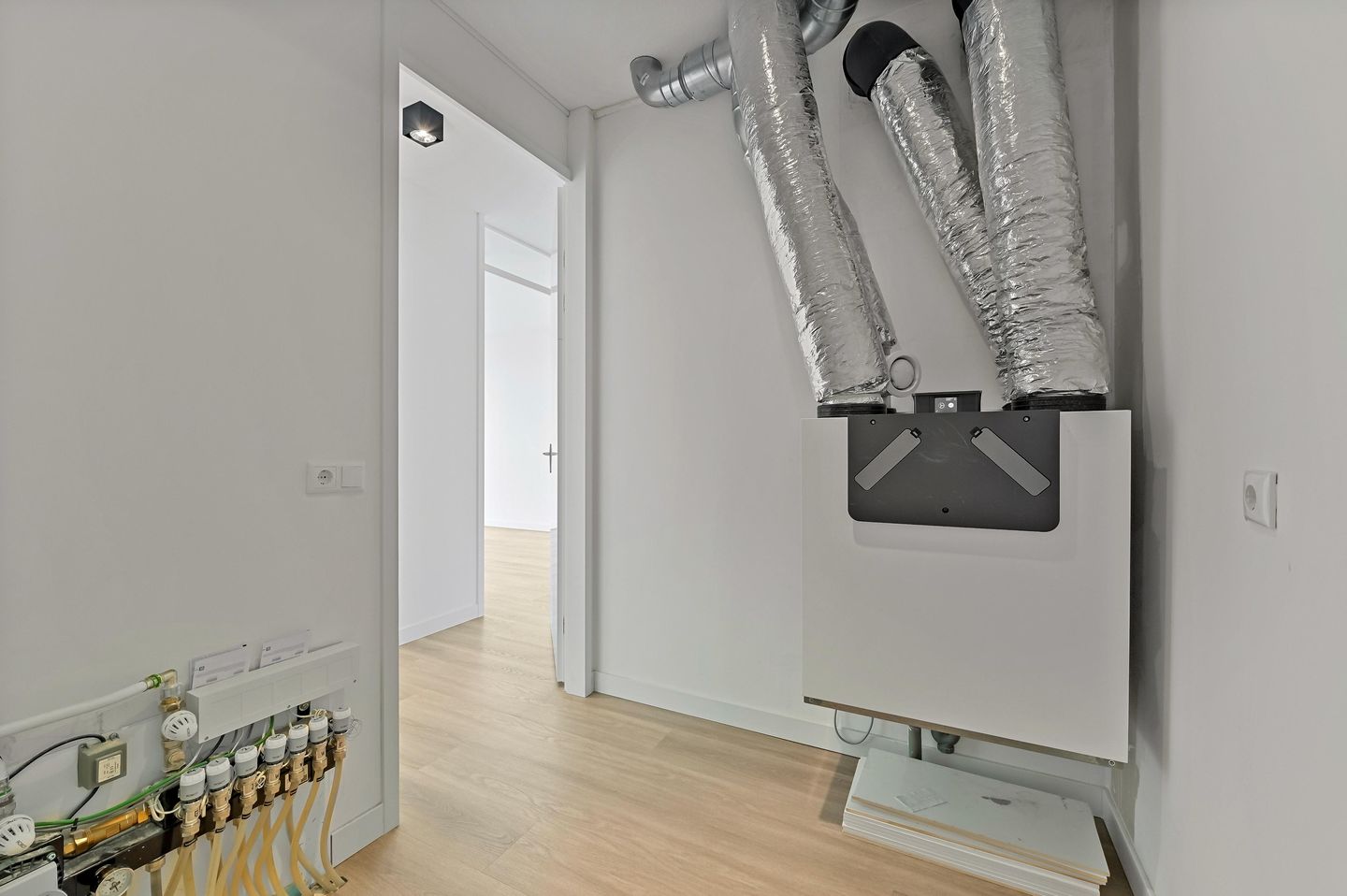 Photo 29 of Escamplaan 902-B