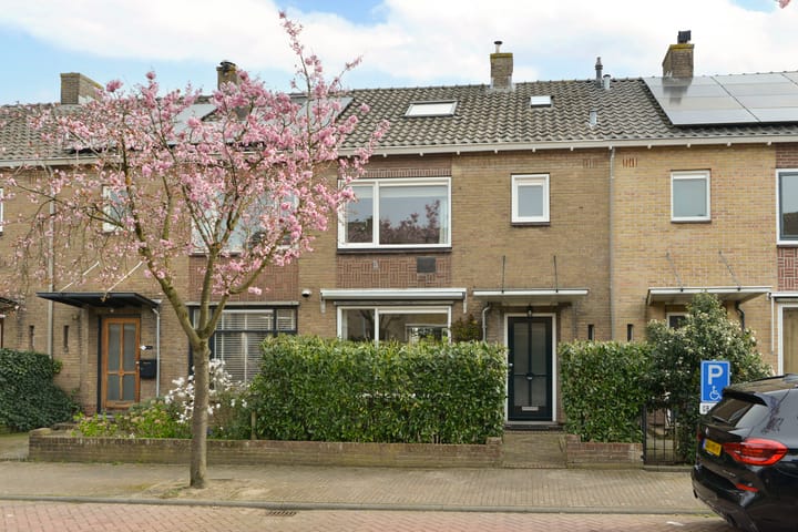 Joost Banckertstraat 24