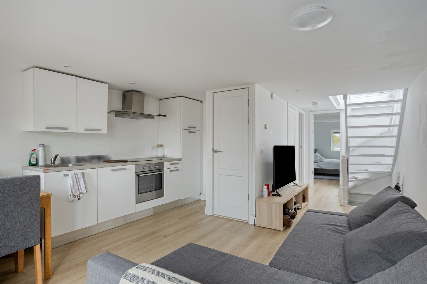 View photo 4 of Haarlemmerweg 209-H