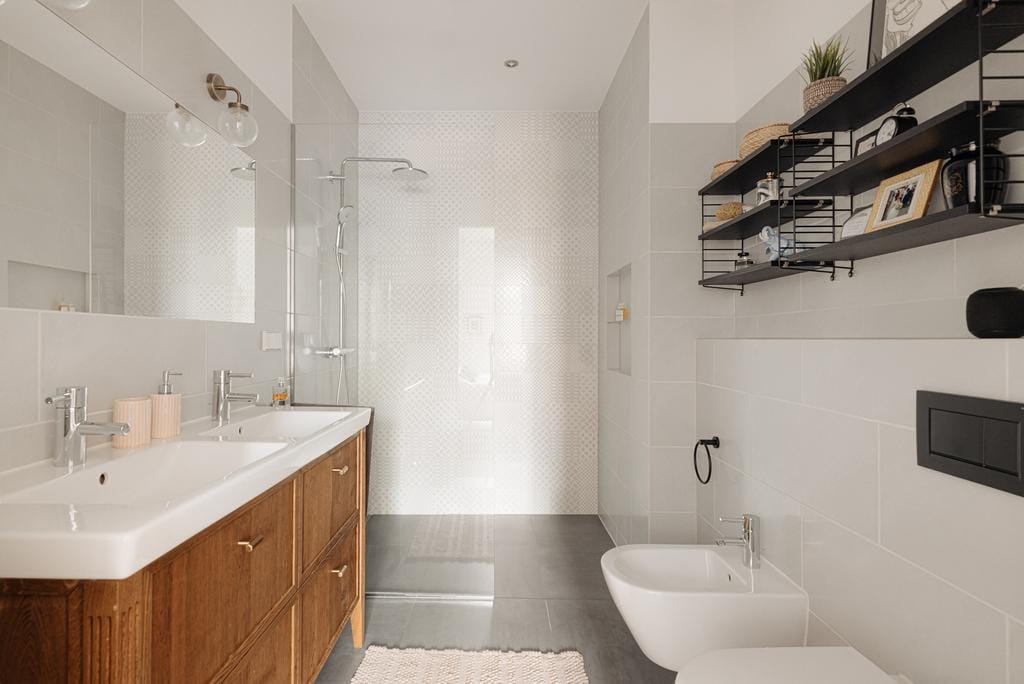 Renovated Apartment with Four Bedrooms and Sunny Garden in Statenkwartier — 90