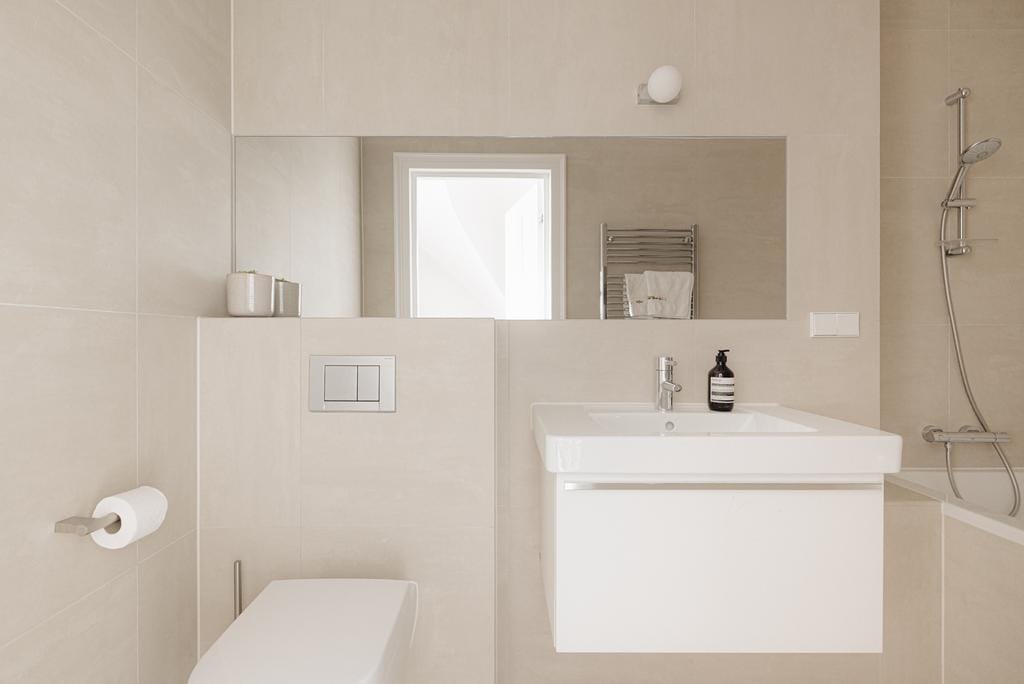 Renovated Apartment with Four Bedrooms and Sunny Garden in Statenkwartier — 94