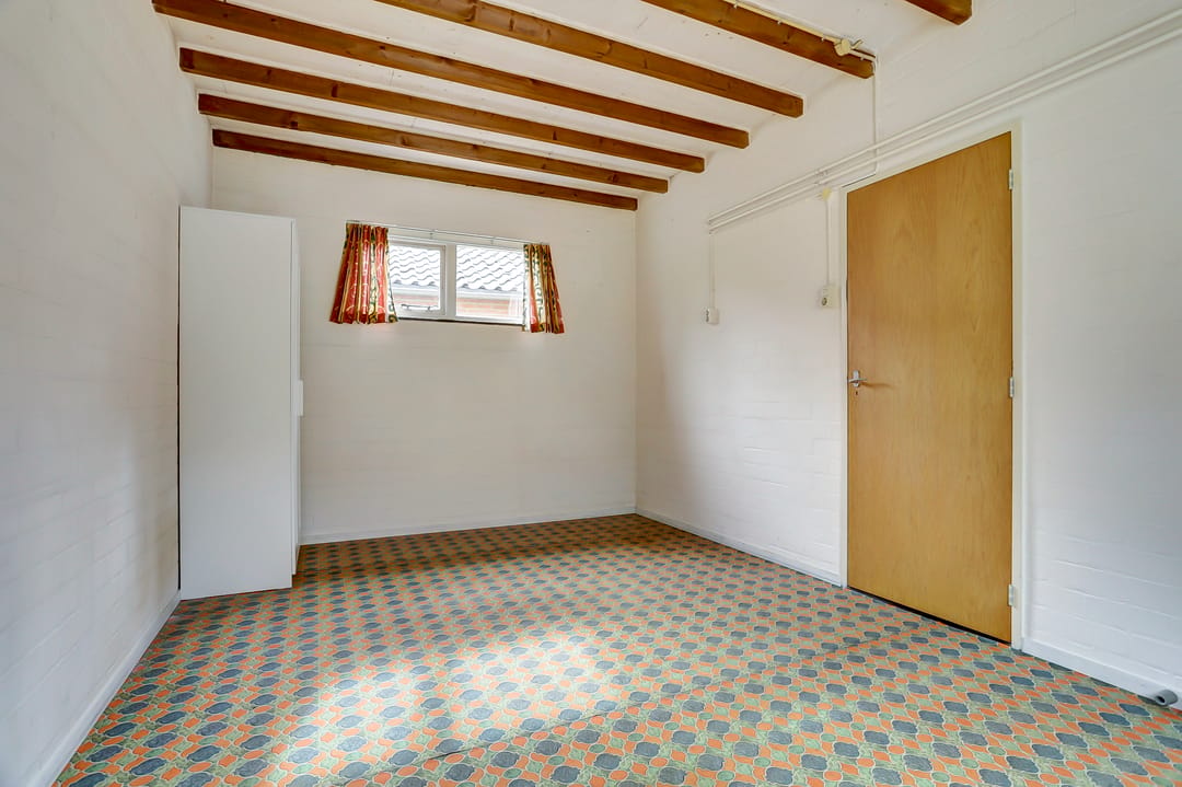 Spacious detached family home with large garden in Esbeek requiring modernization — 13