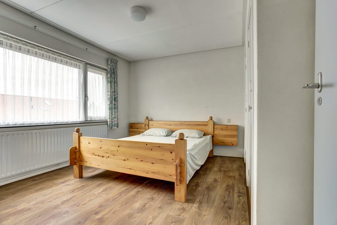 Spacious detached family home with large garden in Esbeek requiring modernization — 17