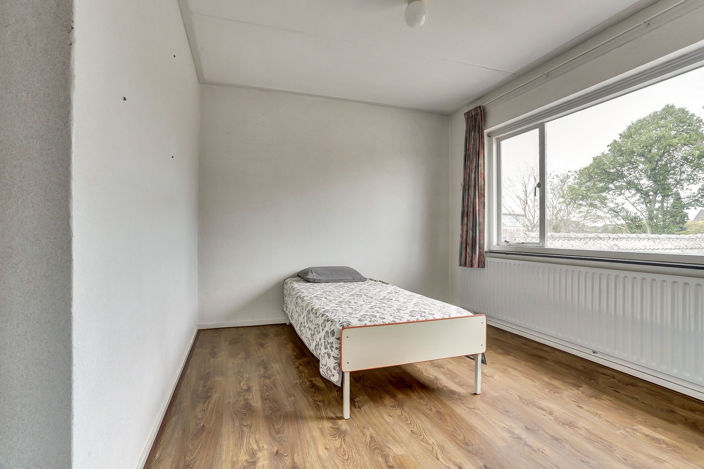 Spacious detached family home with large garden in Esbeek requiring modernization — 19