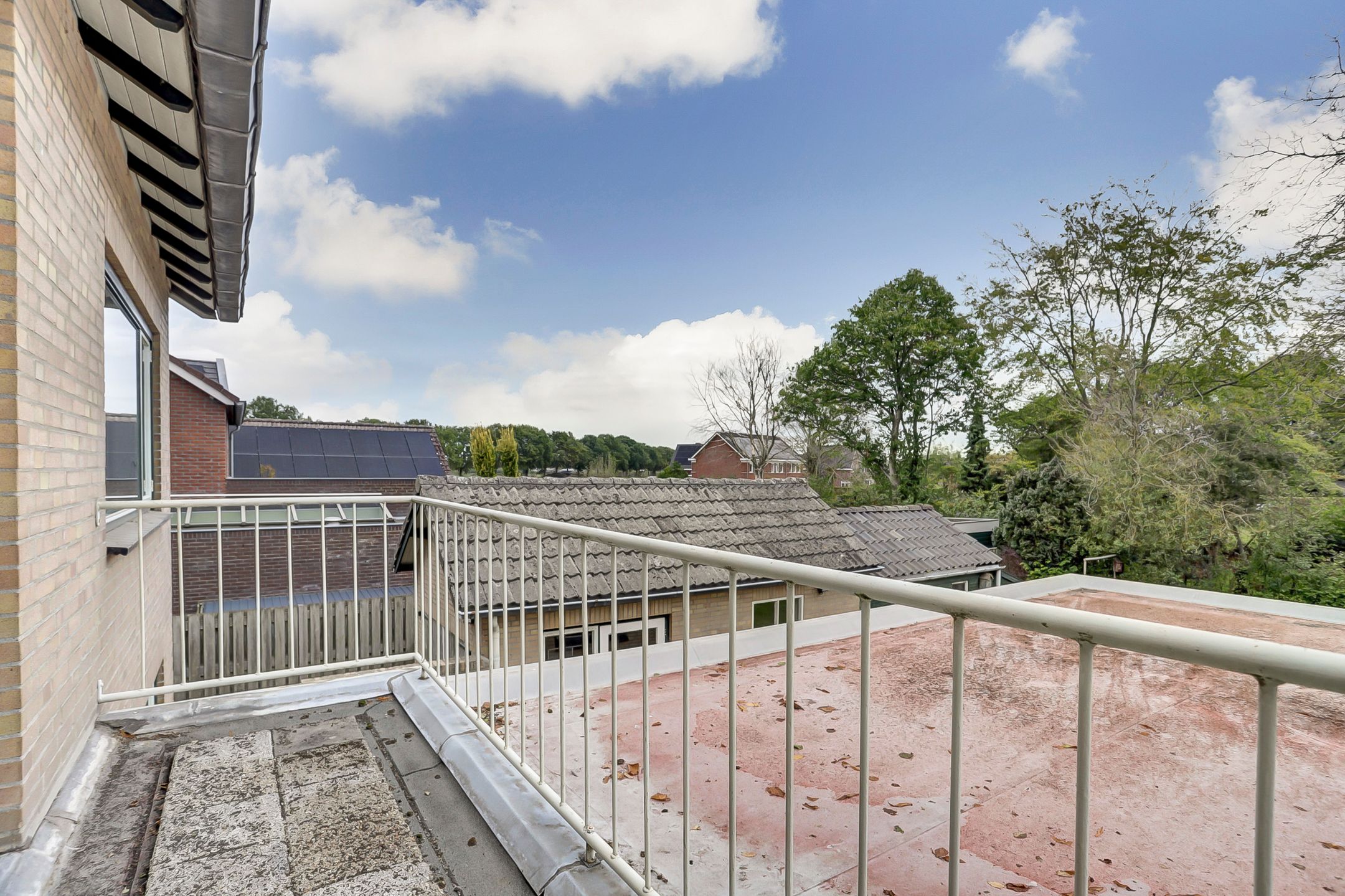 Spacious detached family home with large garden in Esbeek requiring modernization — 24