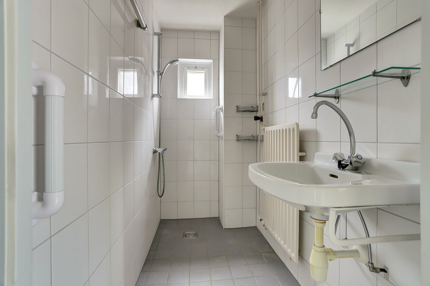 Spacious detached family home with large garden in Esbeek requiring modernization — 25
