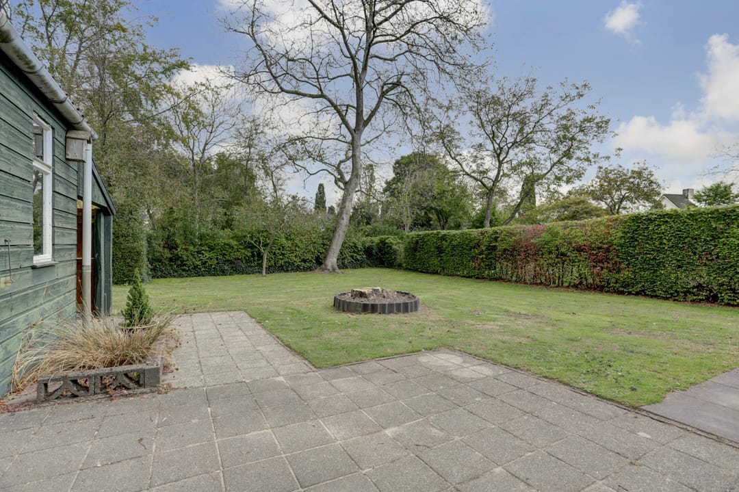 Spacious detached family home with large garden in Esbeek requiring modernization — 31