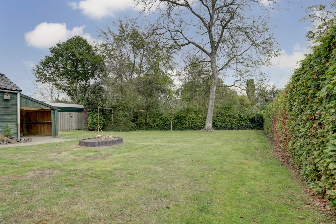 Spacious detached family home with large garden in Esbeek requiring modernization — 32