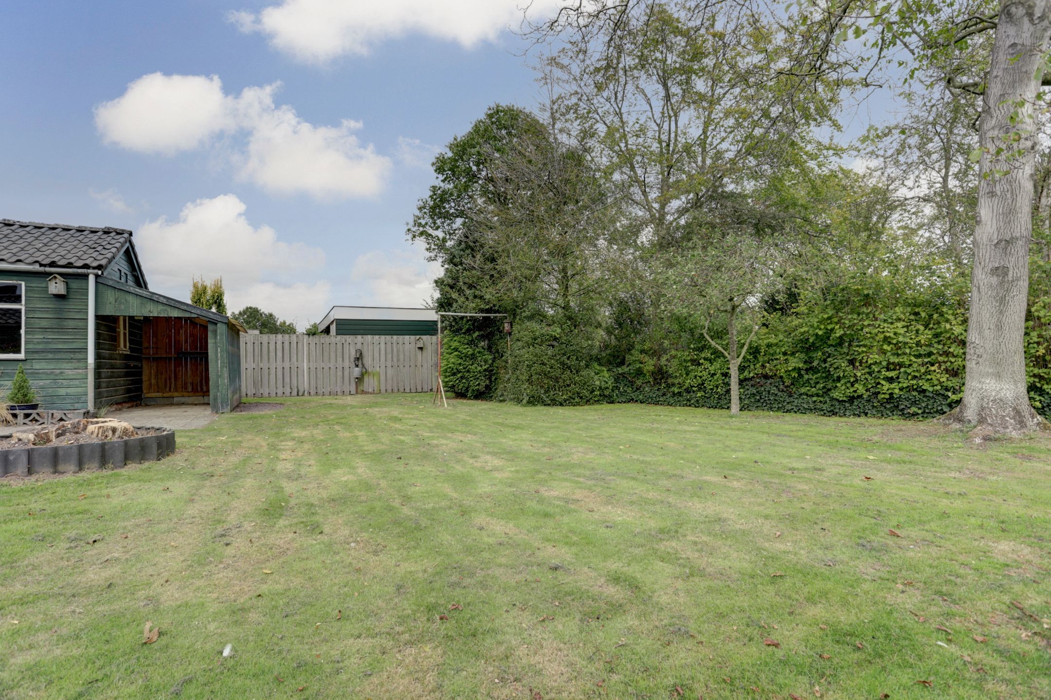 Spacious detached family home with large garden in Esbeek requiring modernization — 33