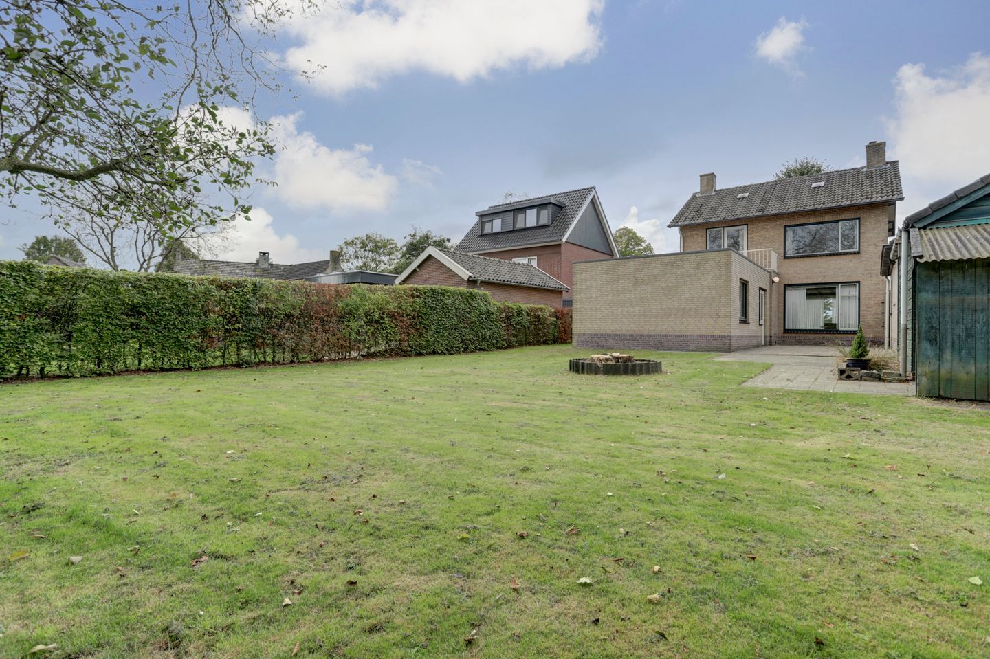 Spacious detached family home with large garden in Esbeek requiring modernization — 34