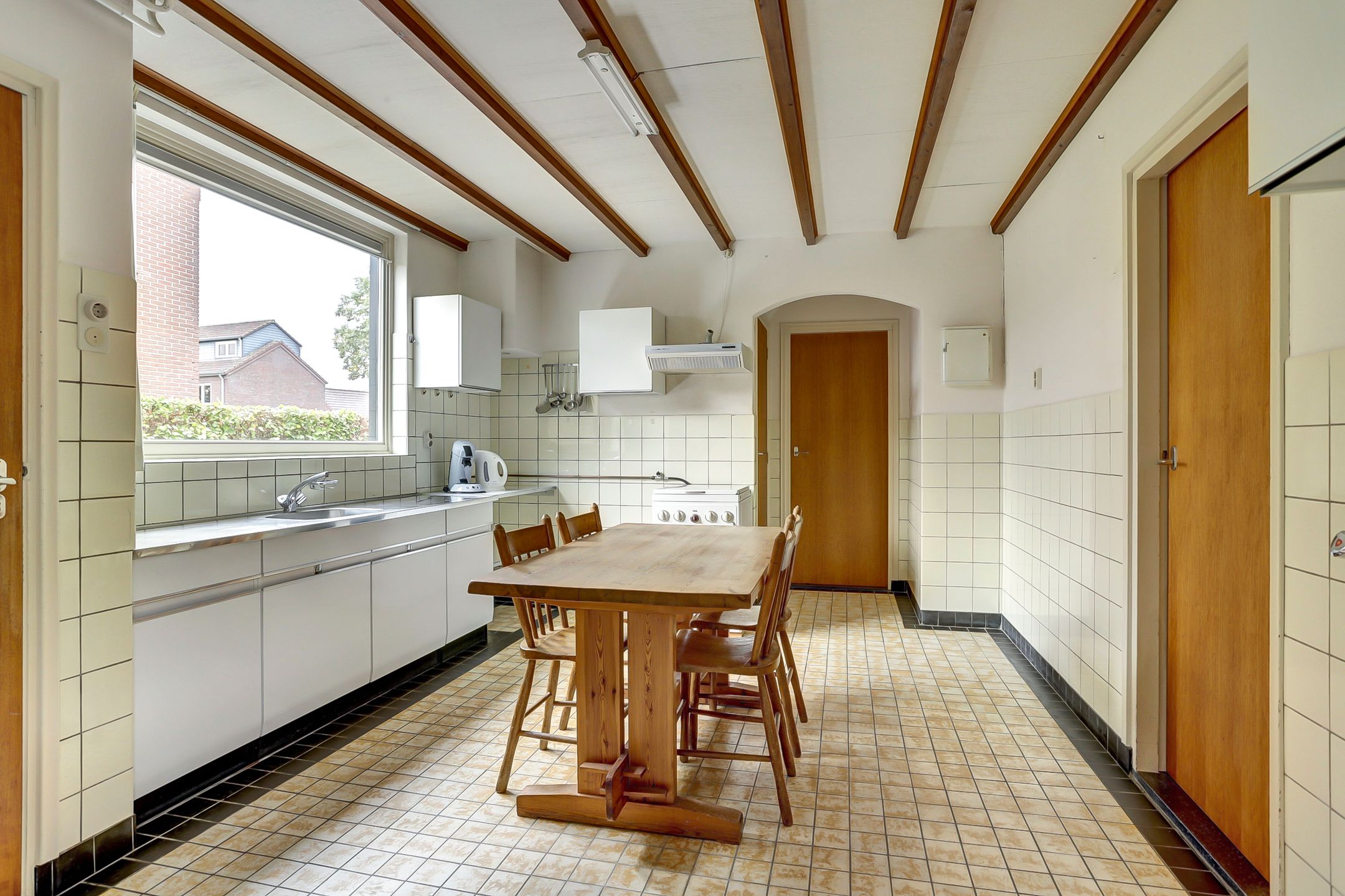 Spacious detached family home with large garden in Esbeek requiring modernization — 9