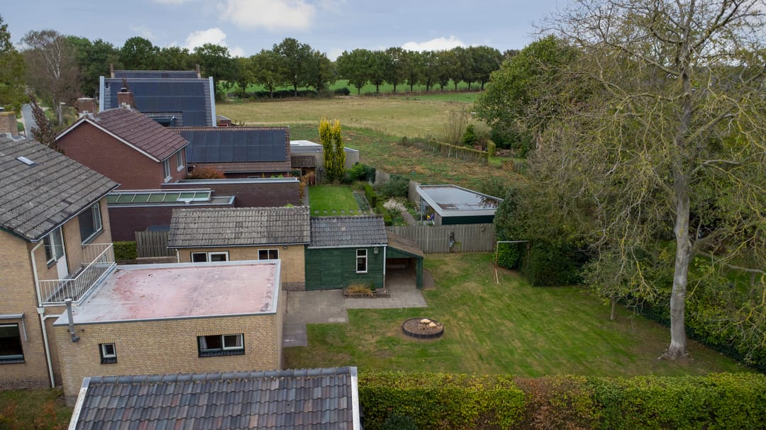 Spacious detached family home with large garden in Esbeek requiring modernization — 38