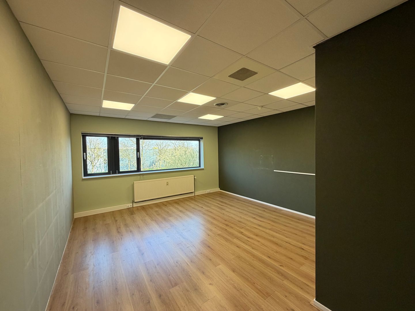 View photo 3 of Marketing 28