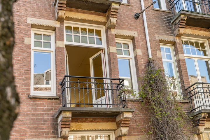 Photo 2 of Admiraal De Ruijterweg 121-1