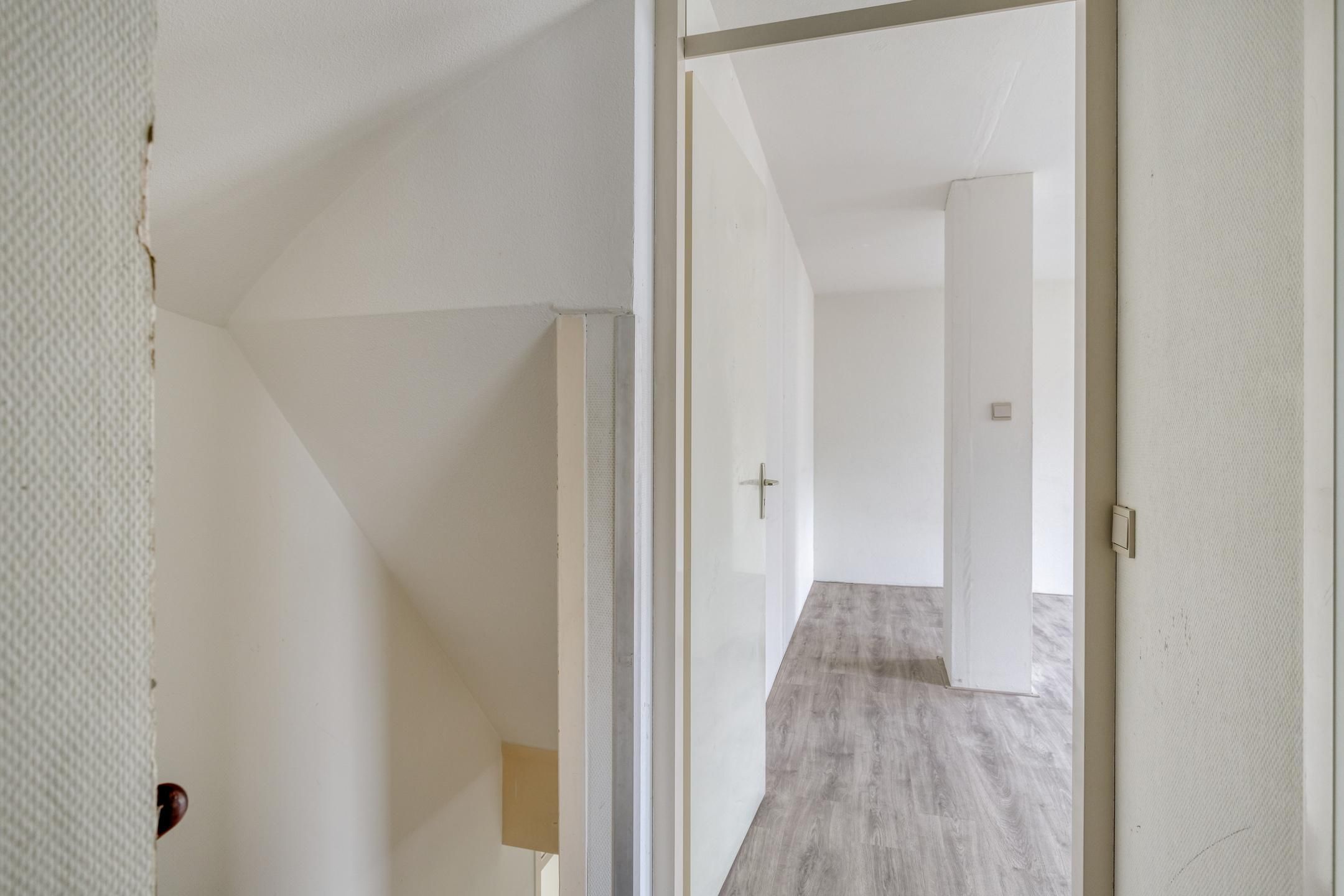 Spacious 4-room apartment with garden in Rotterdam Overschie — 17