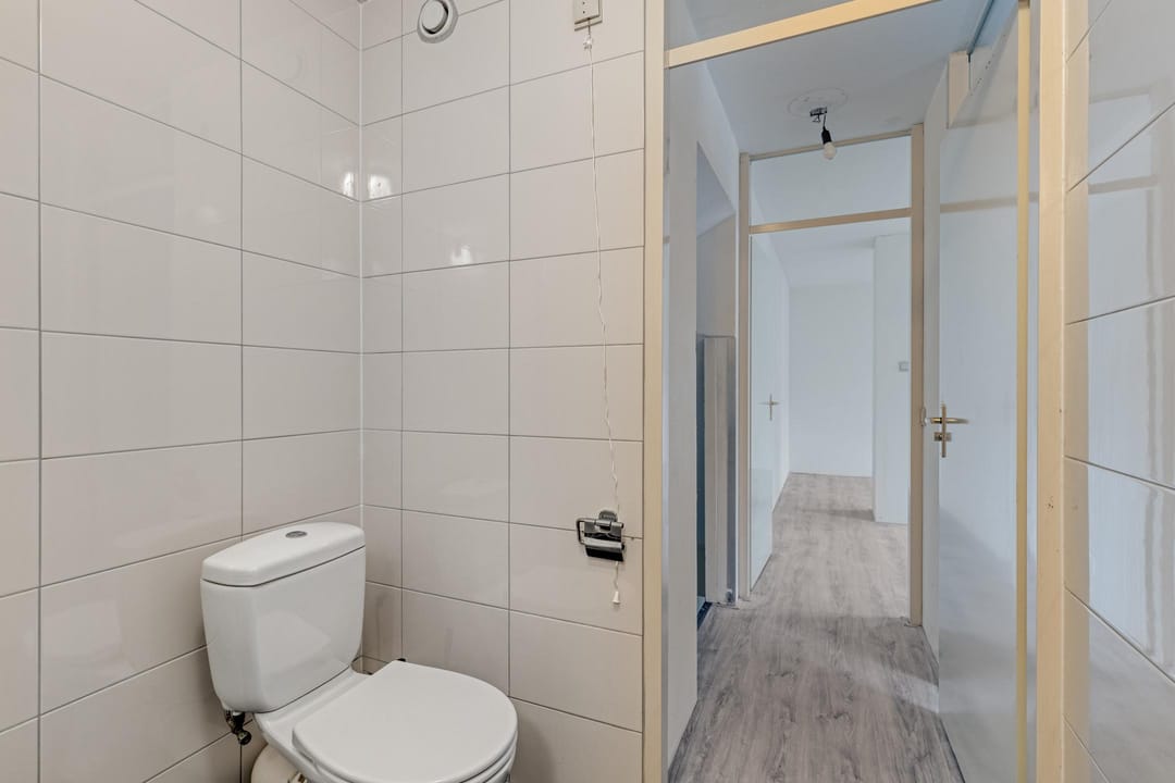 Spacious 4-room apartment with garden in Rotterdam Overschie — 21