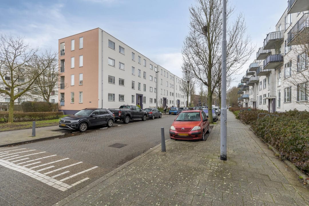 Spacious 4-room apartment with garden in Rotterdam Overschie — 30