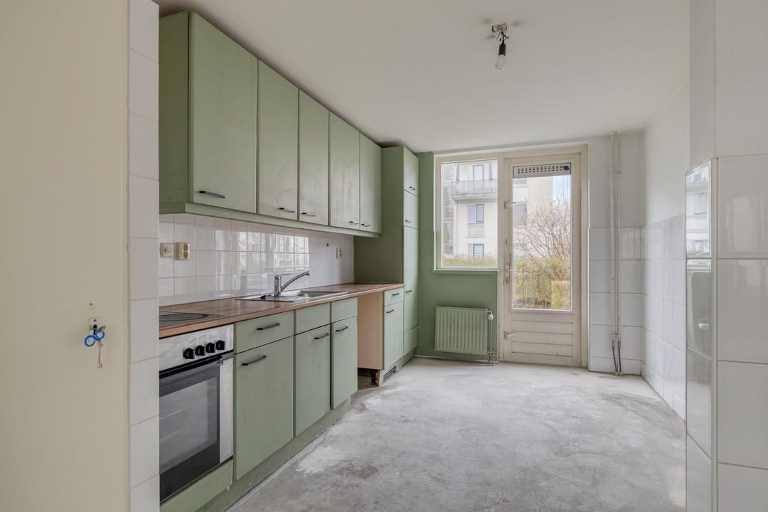 Spacious 4-room apartment with garden in Rotterdam Overschie — 12