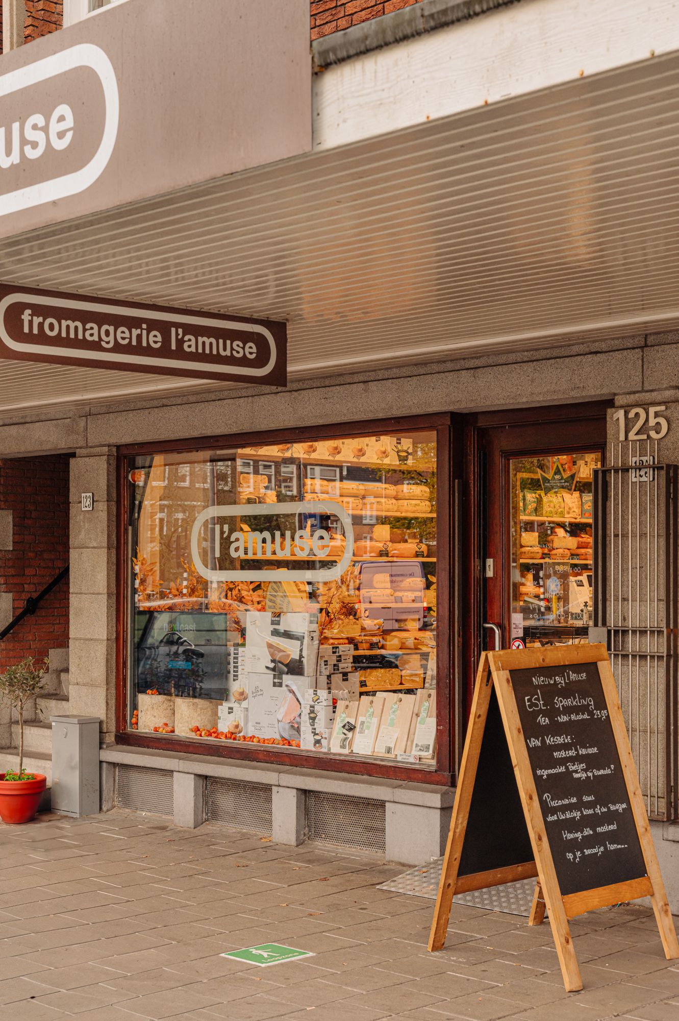 Photo 33 of Leonardostraat 6-2