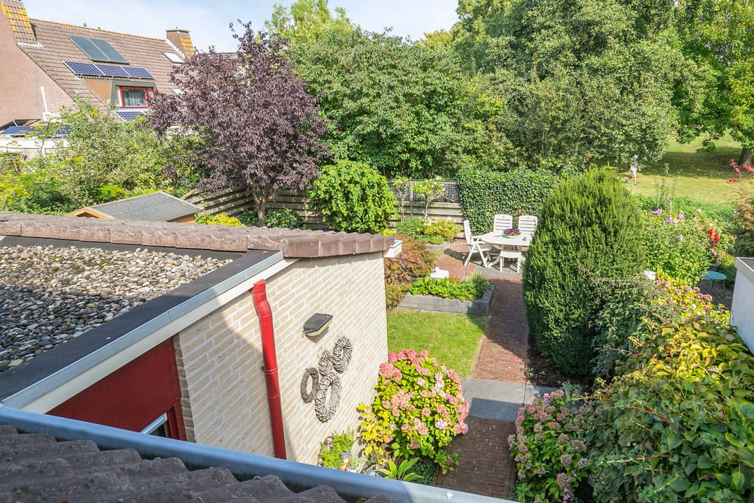 Spacious semi-detached house with five bedrooms and energy label A located in Kerk en Zanen — 46