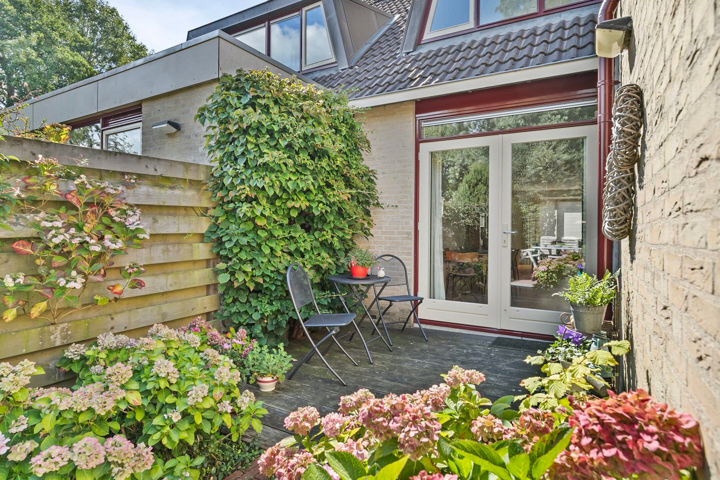 Spacious semi-detached house with five bedrooms and energy label A located in Kerk en Zanen — 48