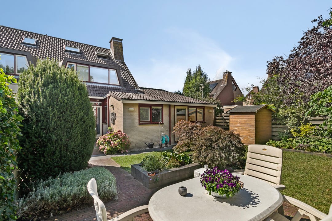 Spacious semi-detached house with five bedrooms and energy label A located in Kerk en Zanen — 52