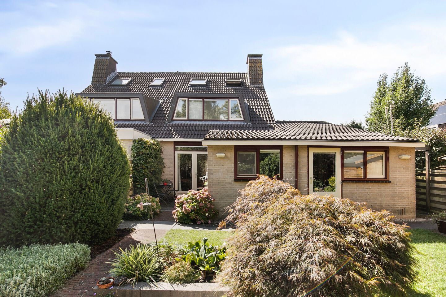 Spacious semi-detached house with five bedrooms and energy label A located in Kerk en Zanen — 54
