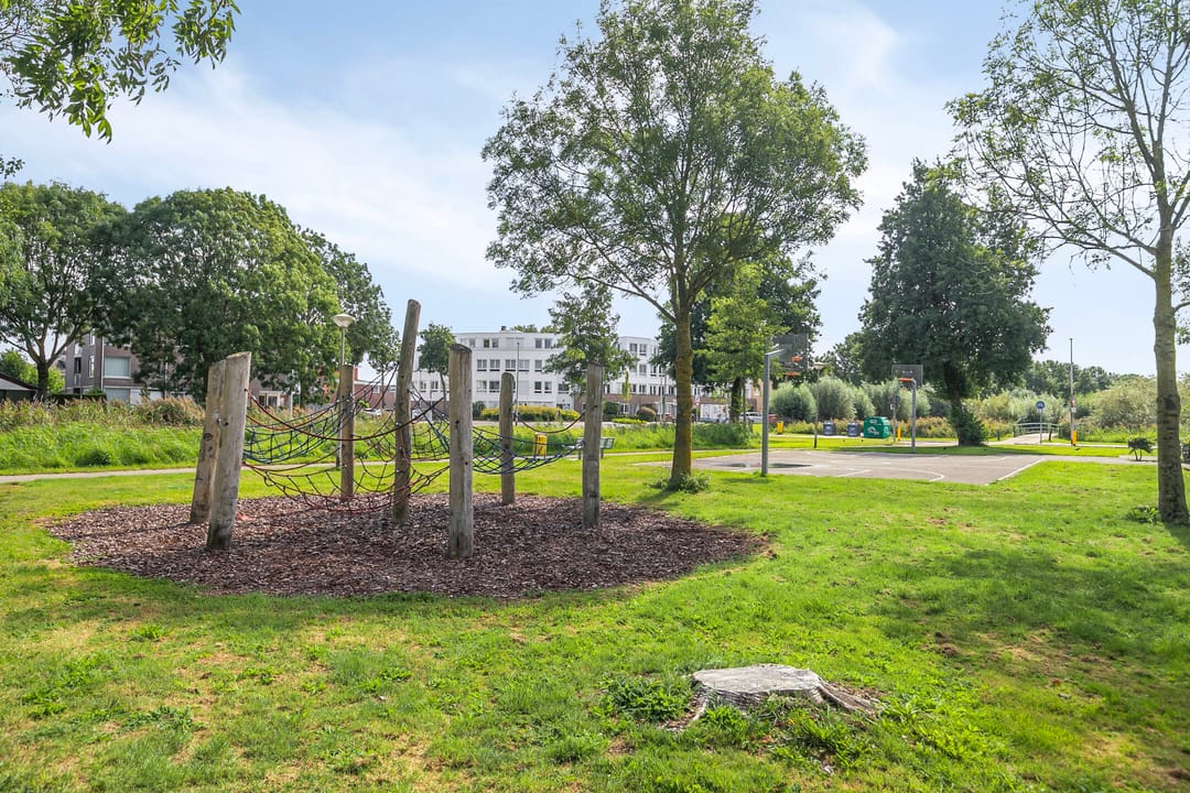 Spacious semi-detached house with five bedrooms and energy label A located in Kerk en Zanen — 61