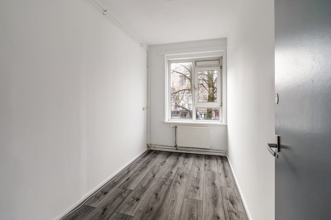 Spacious Apartment with Three Bedrooms in Kralingen West — 15